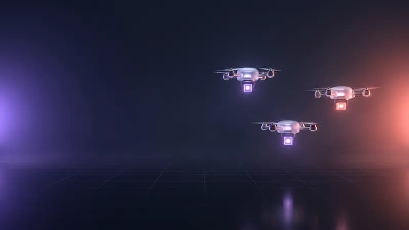 Três pequenos drones de metal a voar em formação, com luzes violeta e coral.