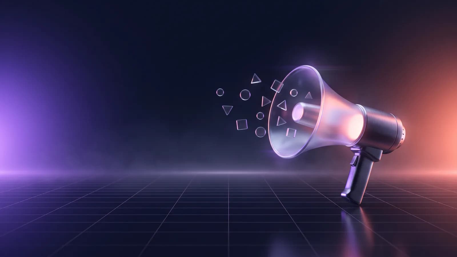 Megafone de vidro e metal a projetar pequenas formas geométricas.
