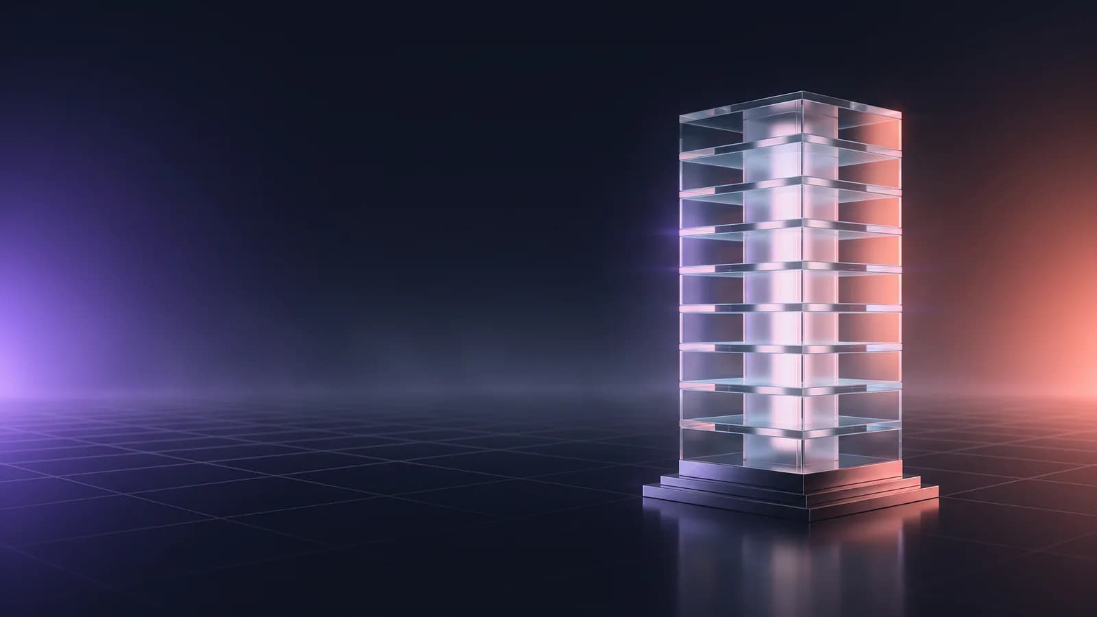 Torre de vidro com andares iluminados, sobre uma base de metal.