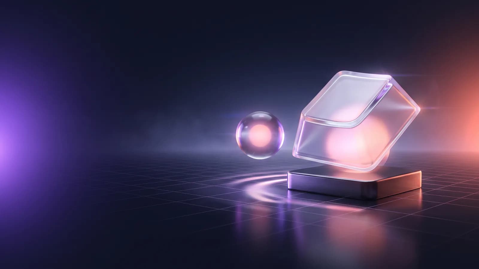 Esfera de vidro ao lado de um bloco de vidro translúcido com uma luz no interior, sobre uma base de metal.